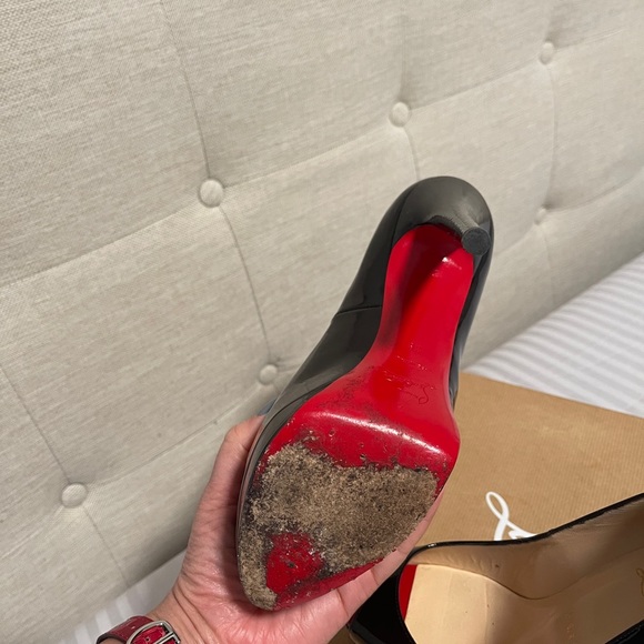 Christian Louboutin - Picture 6 of 10